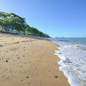 Beachfront On Trinity 4*, Trinity Beach Avustralya