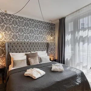 Апартаменты Romantic Balcony Apartment In Old Town