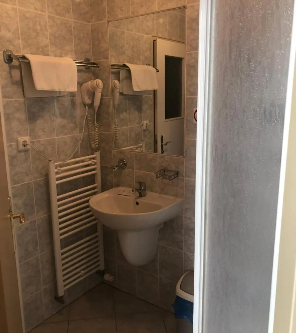 Hotel Modena Карловы Вары
