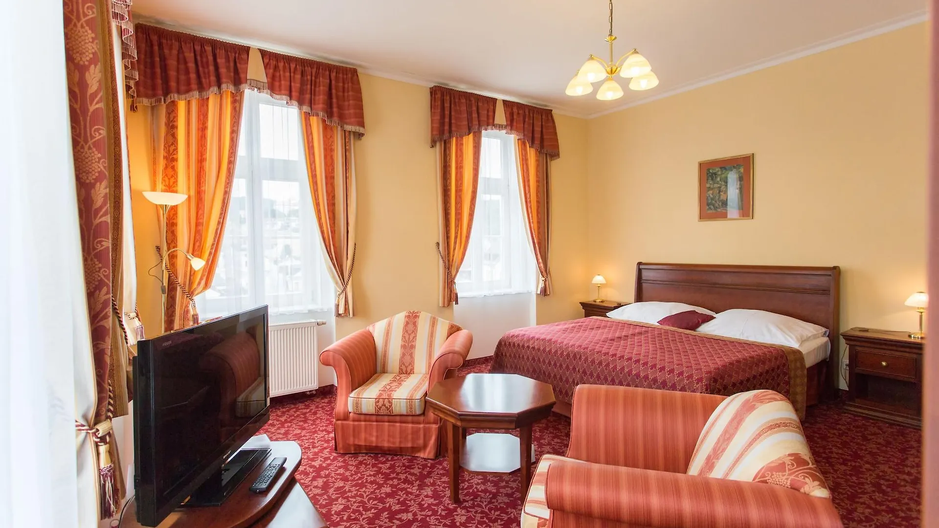 Hotel Ontario Karlowe Wary 3*,