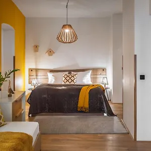 Apartment 4 Trees By Adrez 
