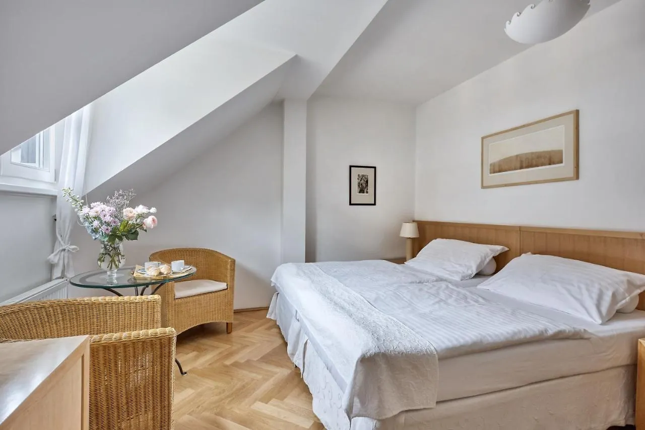 Hotel Palatin Карловы Вары