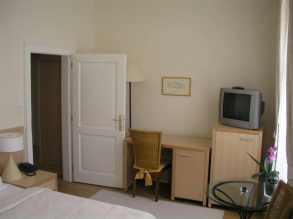 Hotel Palatin Карловы Вары 4*,
