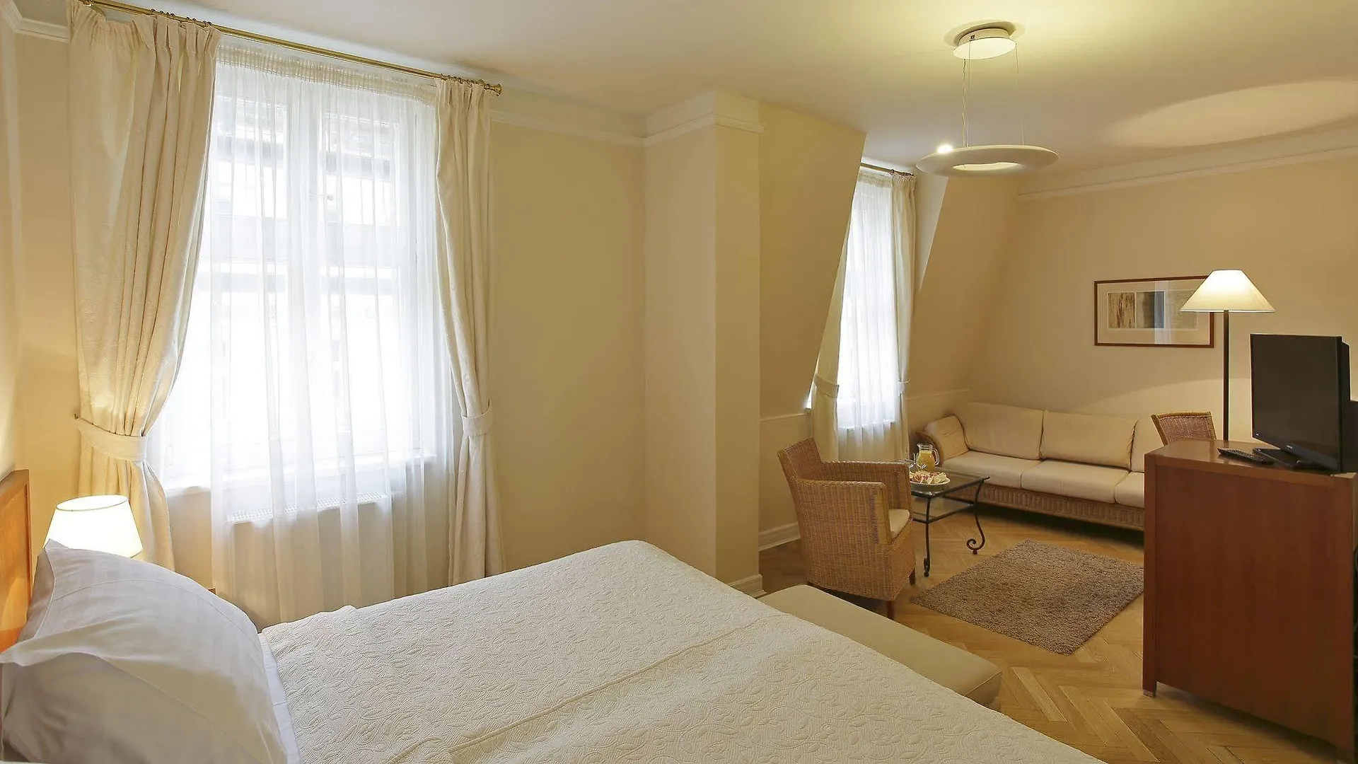 Hotel Palatin Карловы Вары 4*,