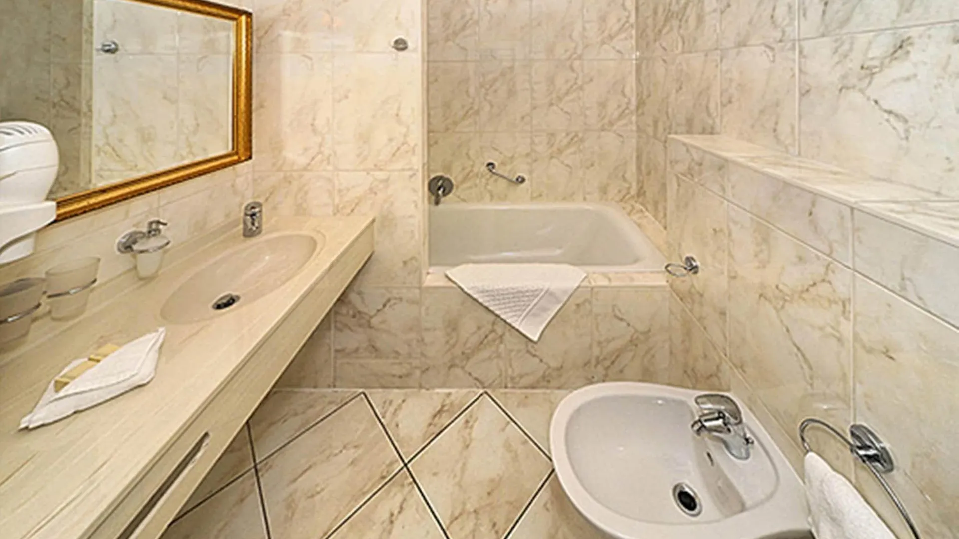 Humboldt Park Hotel & Spa Карловы Вары 4*,