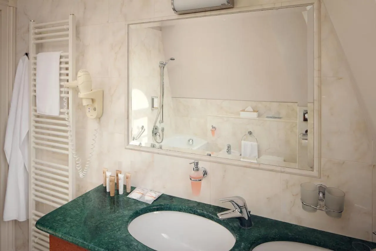 Humboldt Park Hotel & Spa Карловы Вары