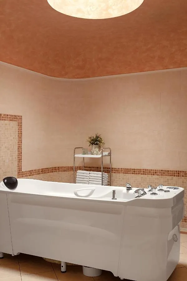 Humboldt Park Hotel & Spa Карловы Вары