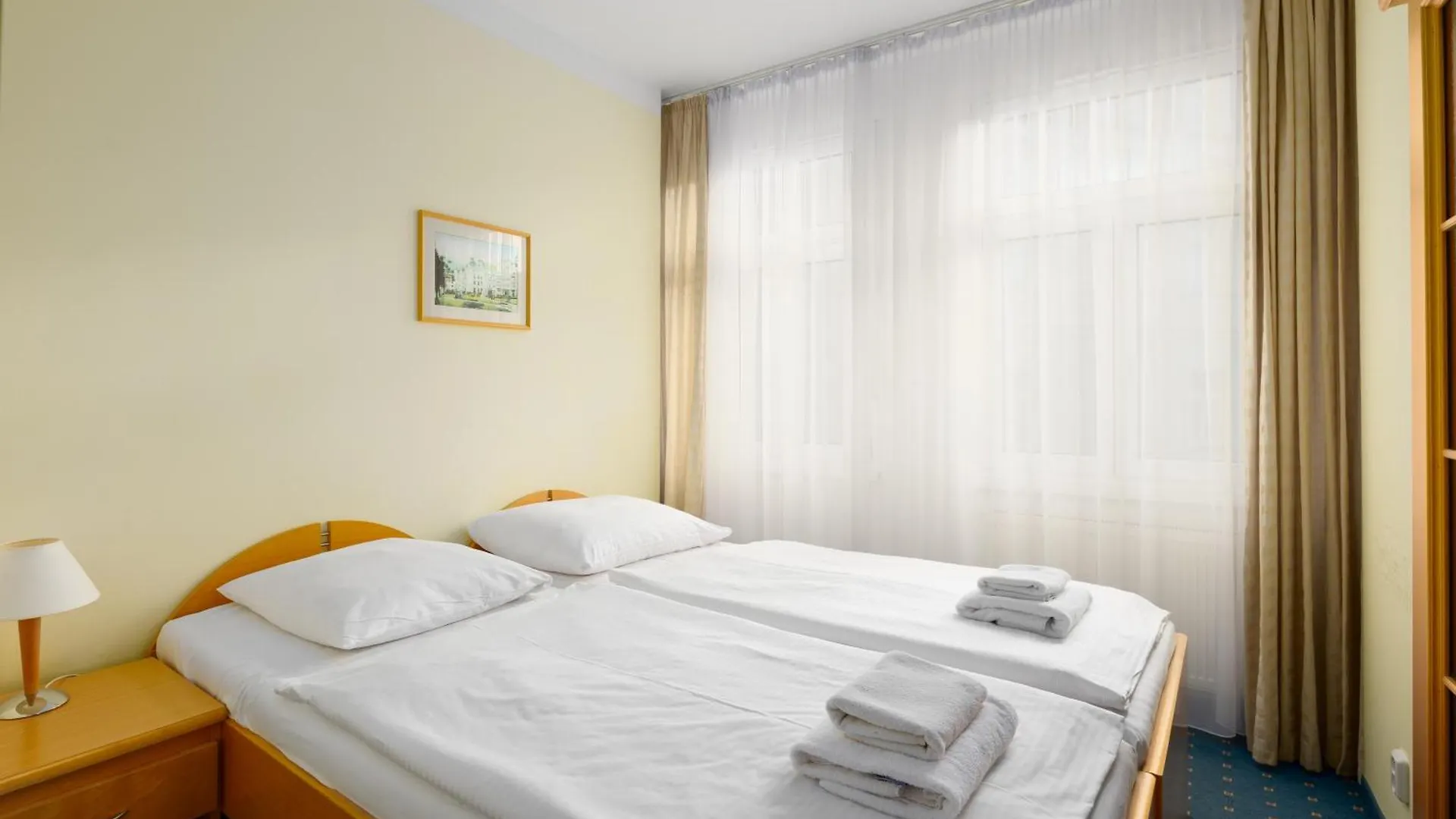 Wellness Hotel Jean De Carro Karlsbad 4*,