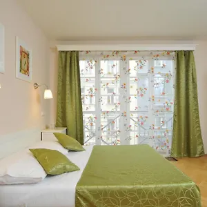 https://apartments-orebitska.praguehotelsweb.com