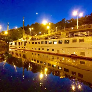 https://florentina-boat-hotel.praguehotelsweb.com
