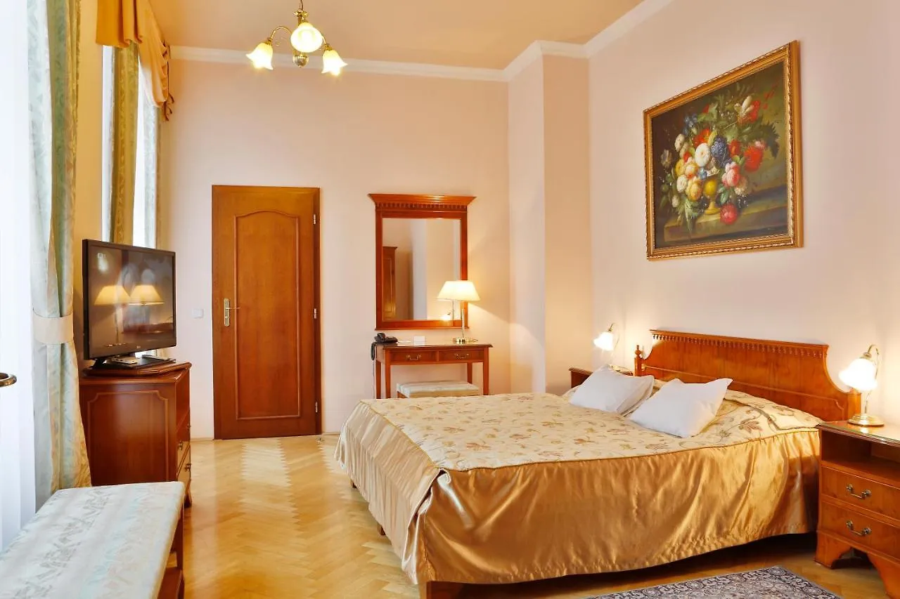 Hotel Kolonada Karlovy Vary 4*,