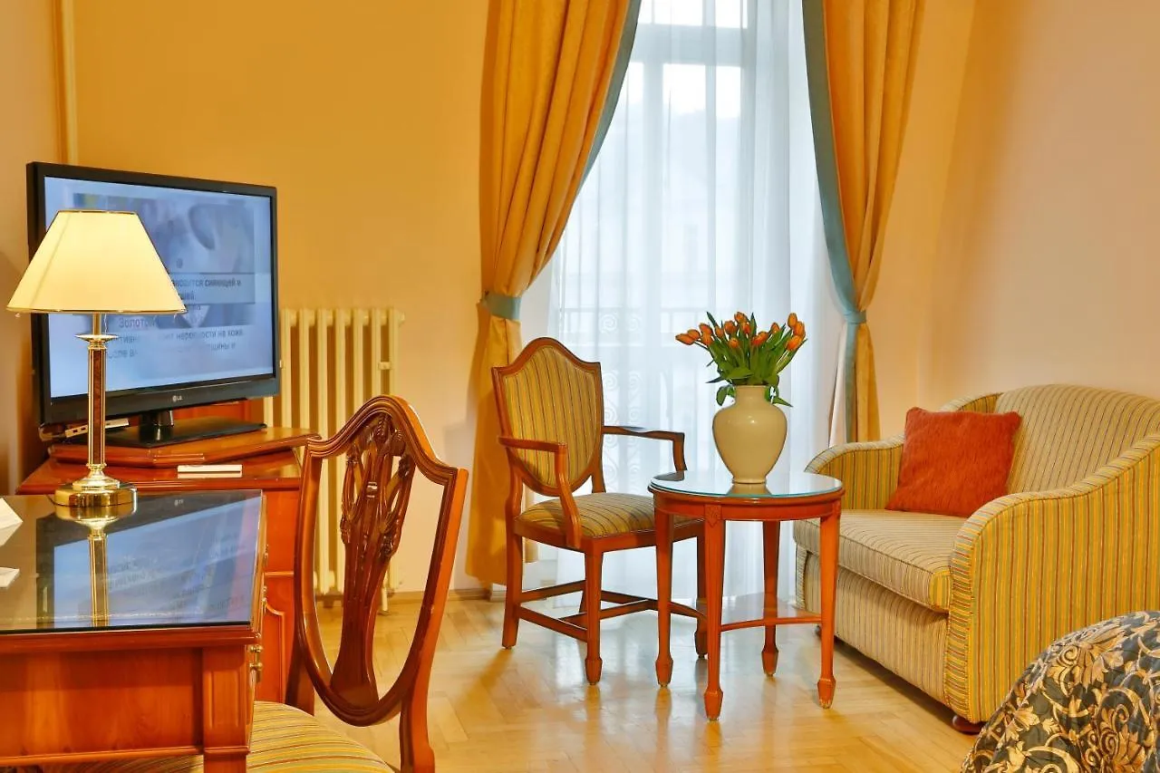 Hotel Kolonada Karlovy Vary 4*,