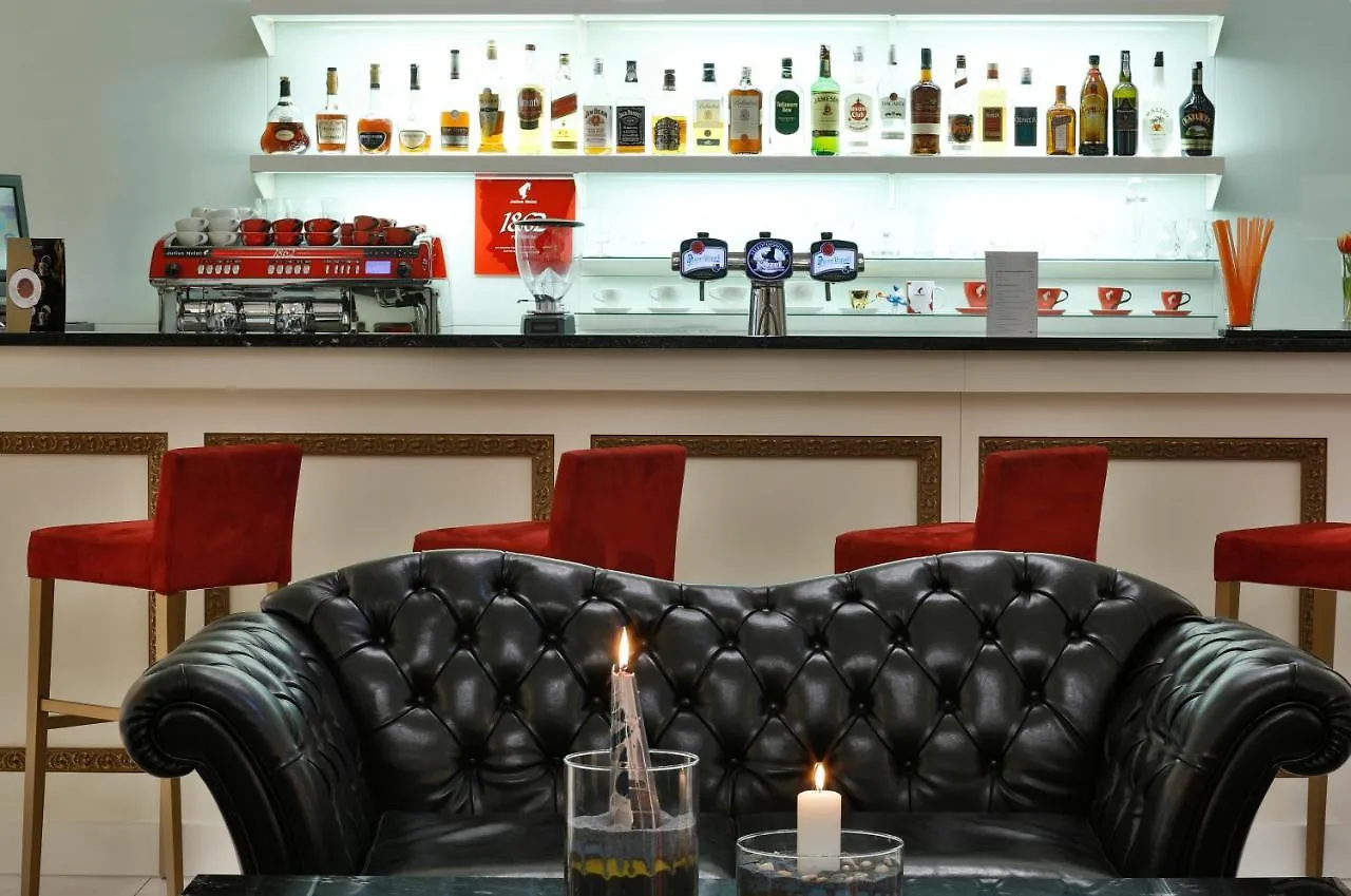 Hotel Kolonada Karlovy Vary 4*,