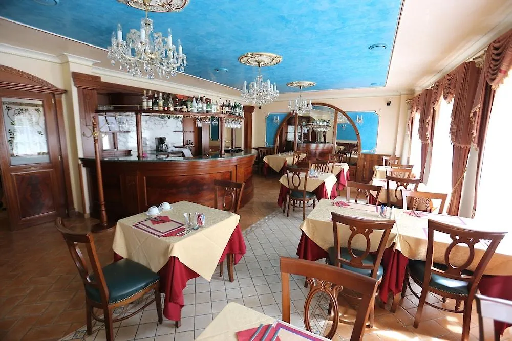 Hotel Renesance Krasna Kralovna Karlsbad 4*,