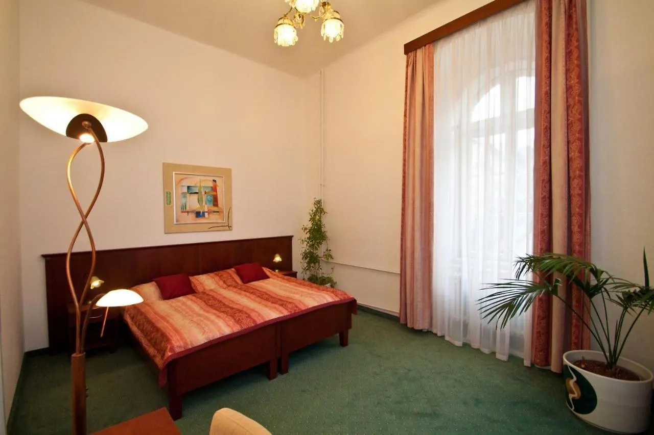 Lazensky Hotel Sadovy Pramen Карловы Вары 3*,