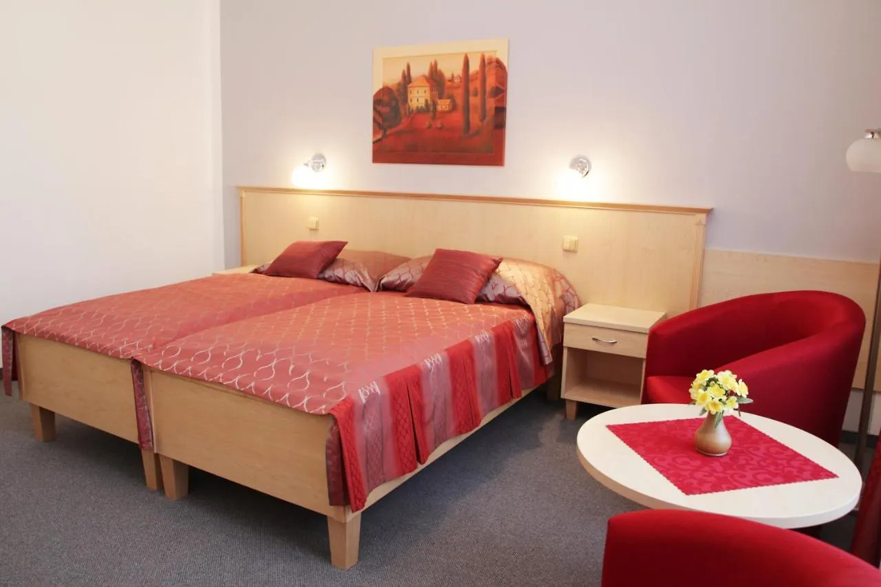 Lazensky Hotel Sadovy Pramen Karlsbad