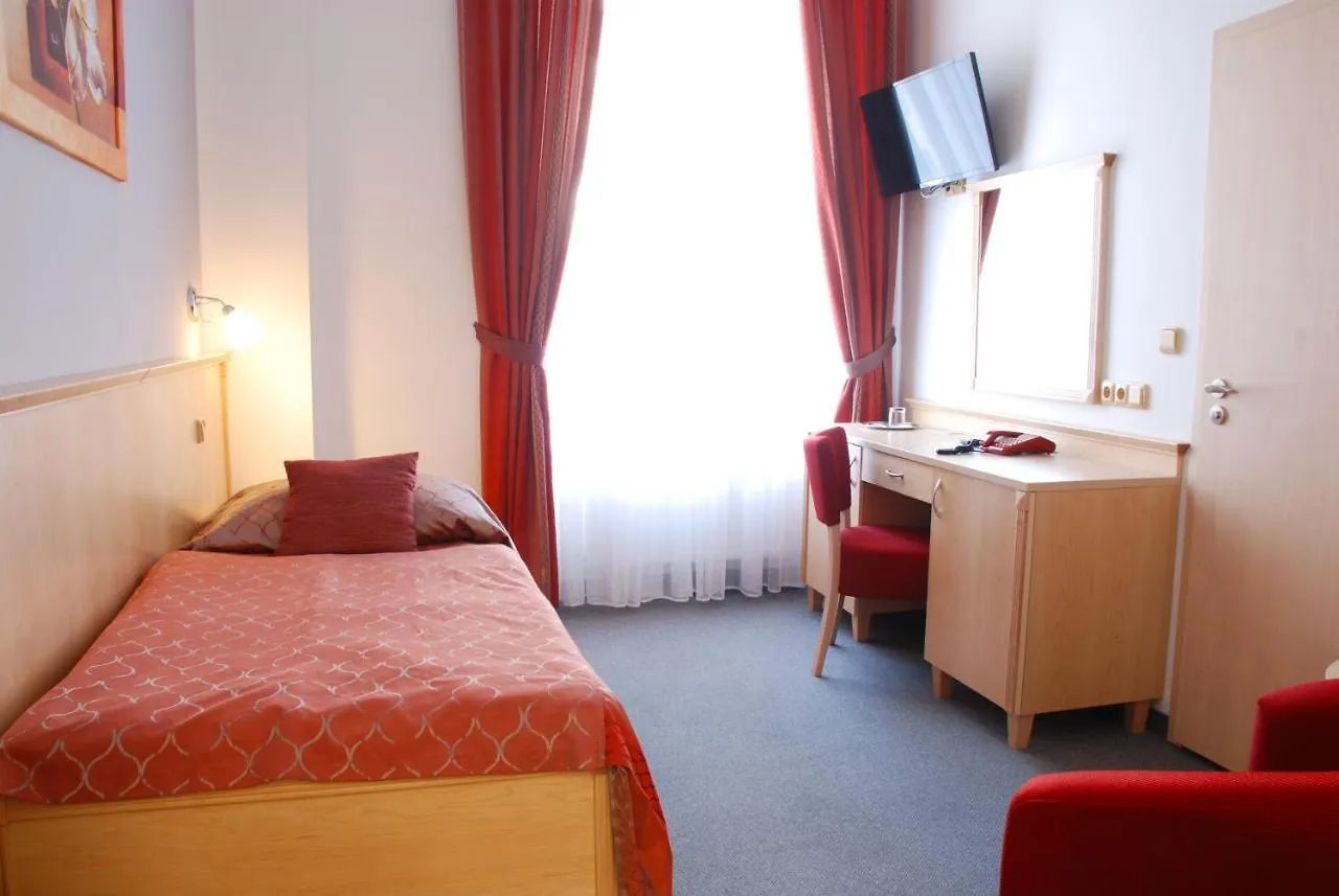 Lazensky Hotel Sadovy Pramen Карловы Вары