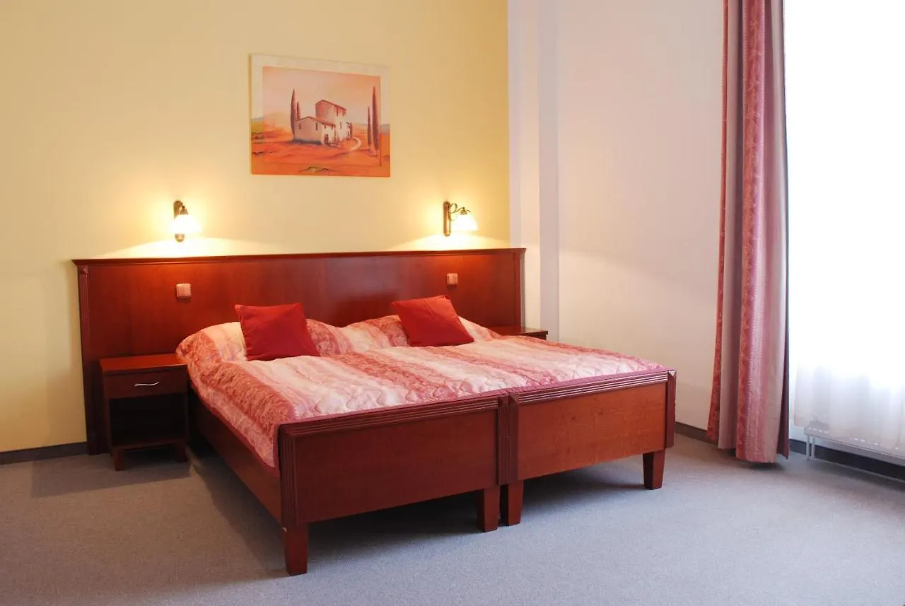 Lazensky Hotel Sadovy Pramen Karlsbad