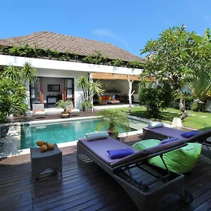 https://villa-ricci.hotelsseminyak.net