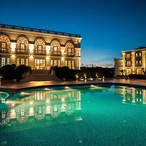 Royal Hill Albanië