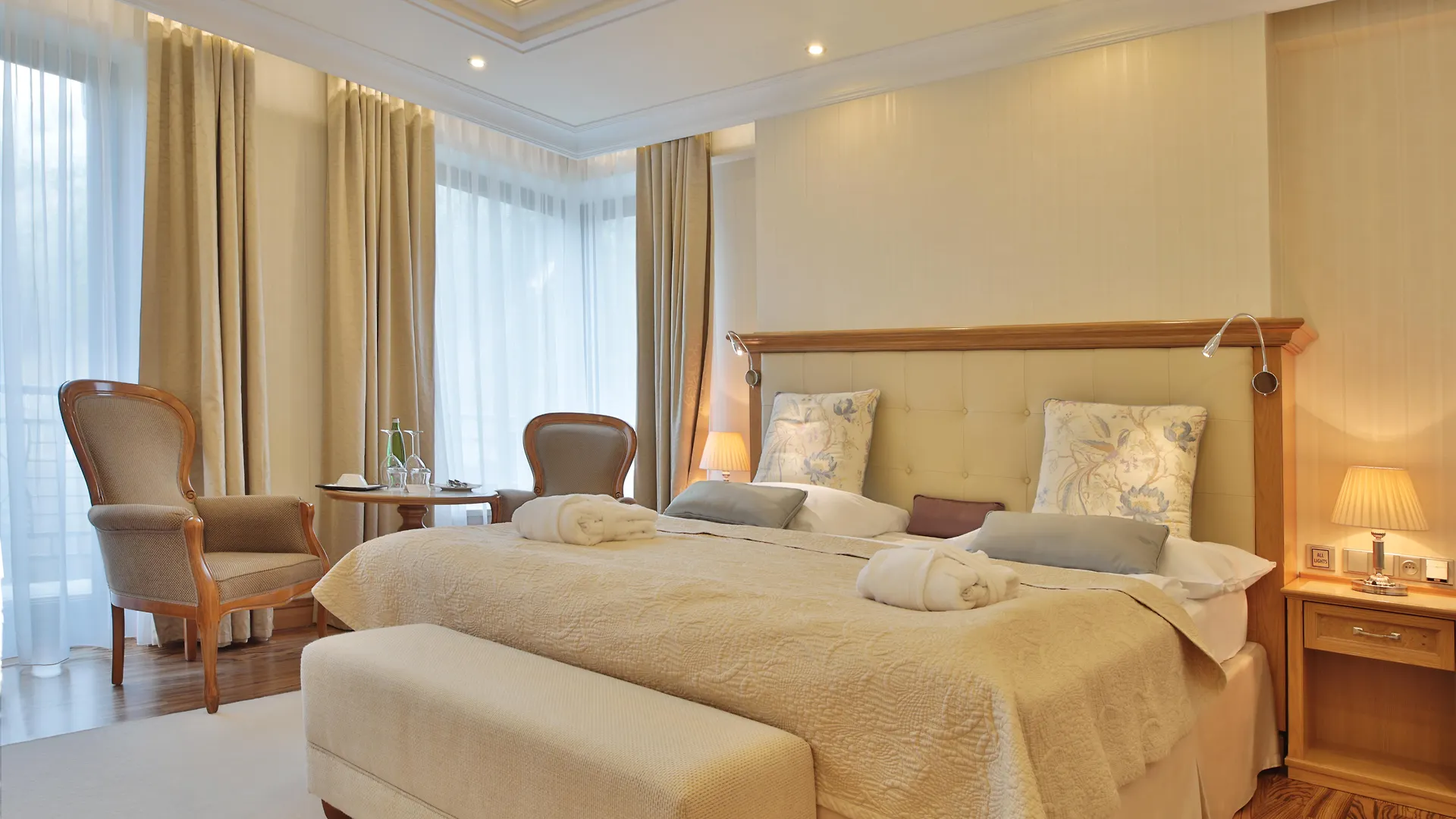 Retro Riverside Wellness Resort Karlowe Wary Czechy