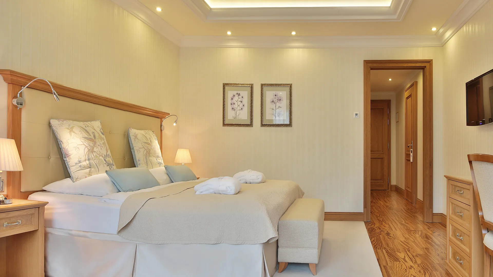 ***** Hotel Retro Riverside Wellness Resort Karlowe Wary Czechy