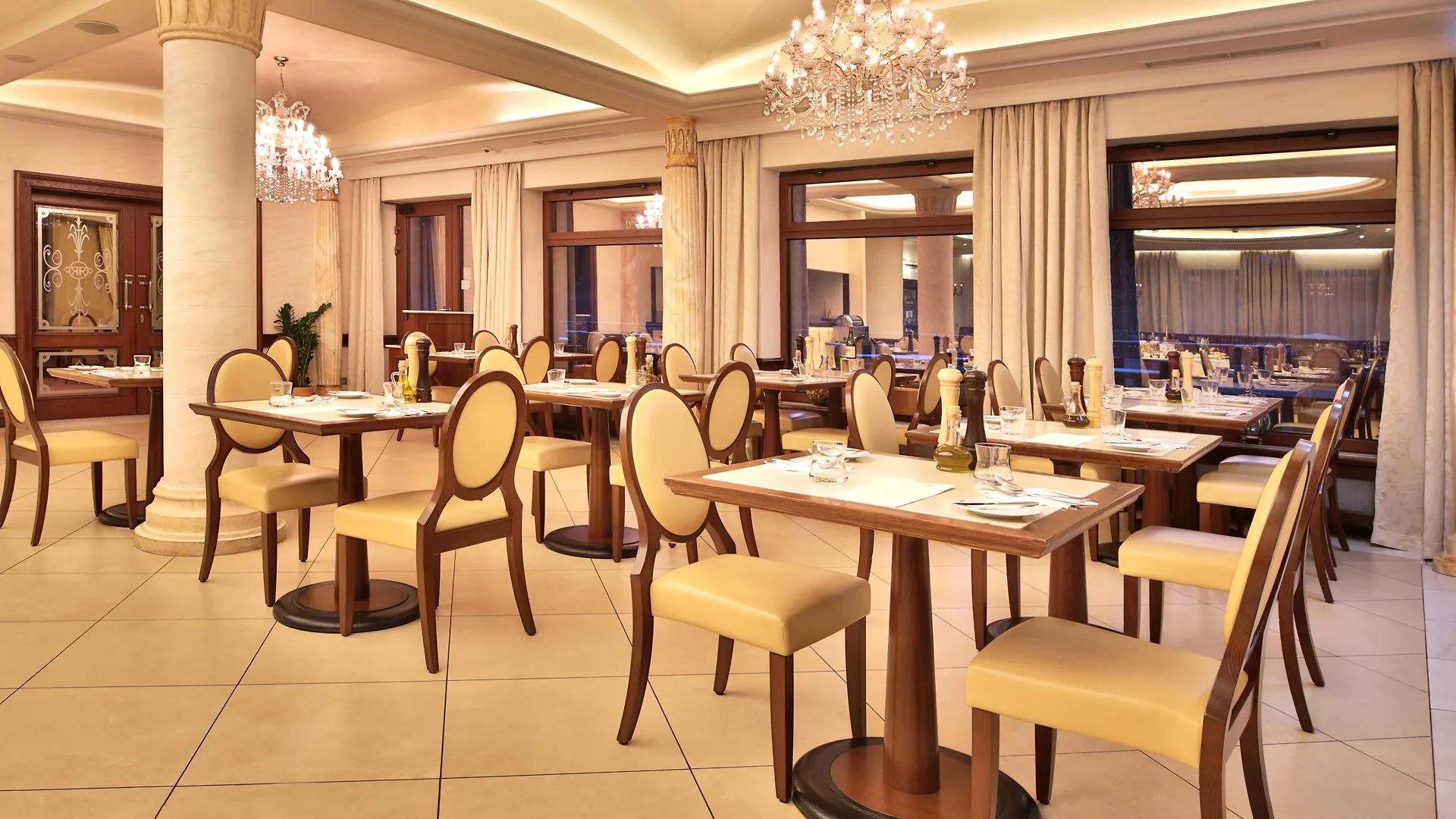 ***** Hotel Retro Riverside Wellness Resort Karlowe Wary Czechy