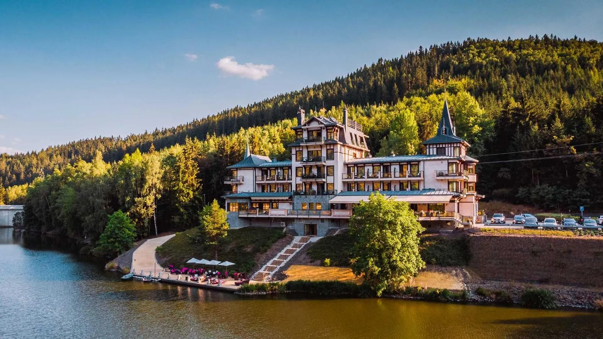 Hotel Retro Riverside Wellness Resort Karlowe Wary