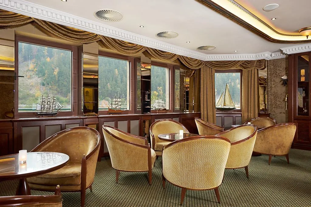 Retro Riverside Wellness Resort Karlowe Wary 5*,  Czechy