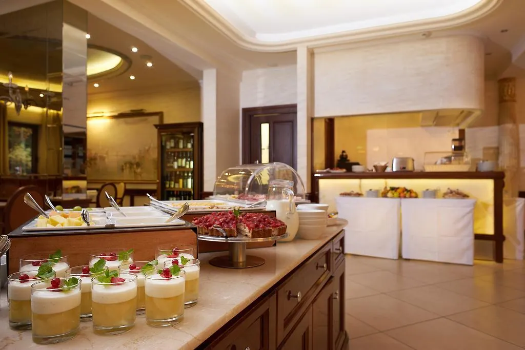 ***** Hotel Retro Riverside Wellness Resort Karlowe Wary Czechy