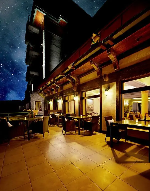 Retro Riverside Wellness Resort Karlowe Wary