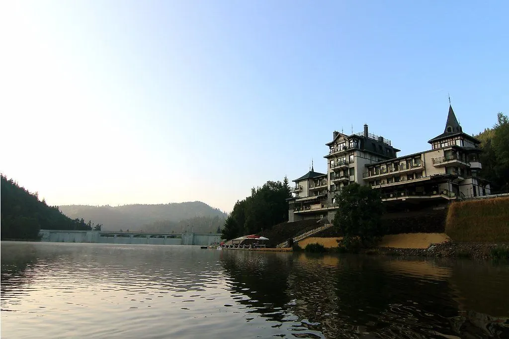 Hotel Retro Riverside Wellness Resort Karlowe Wary