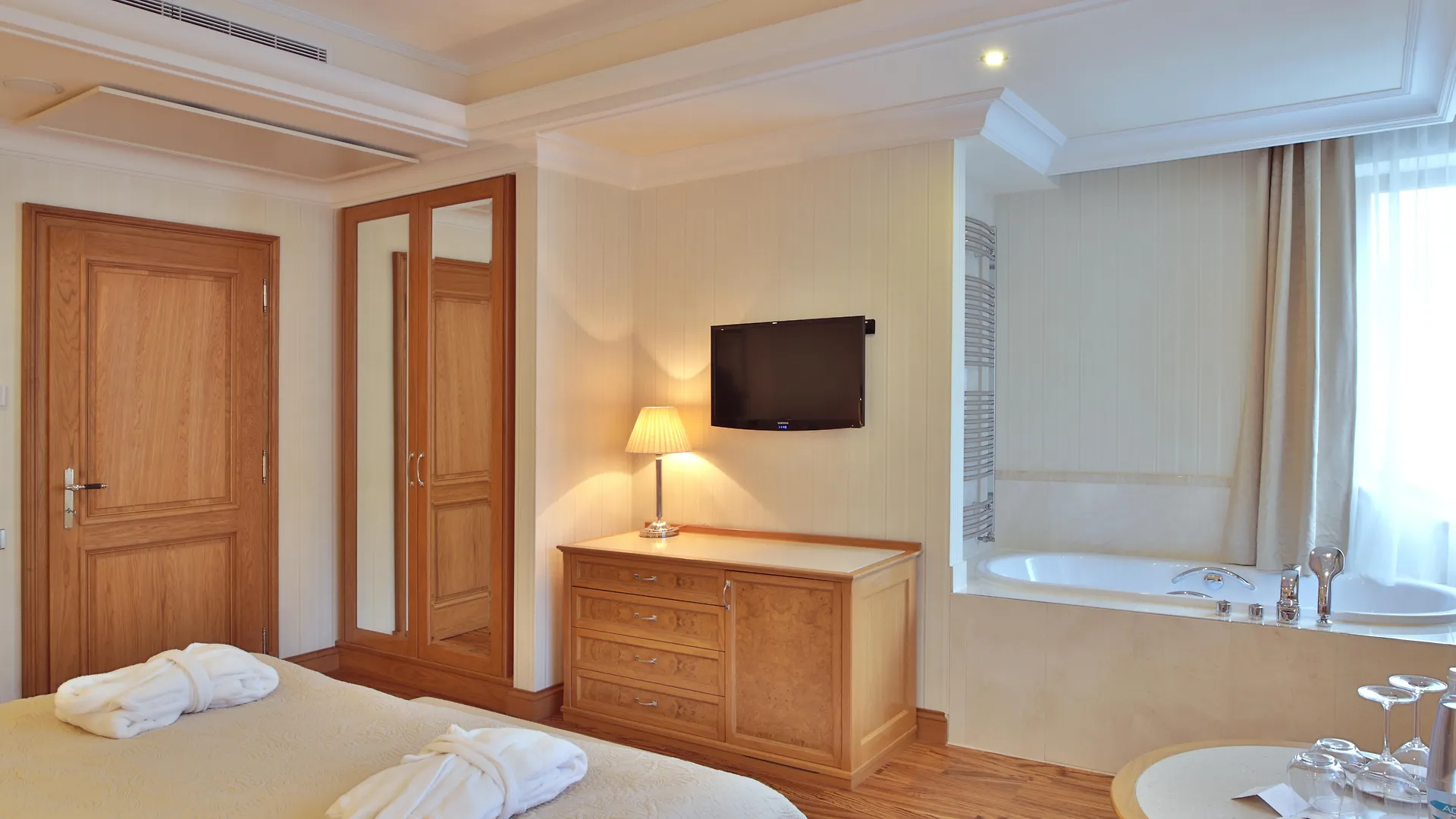 Retro Riverside Wellness Resort Karlovy Vary