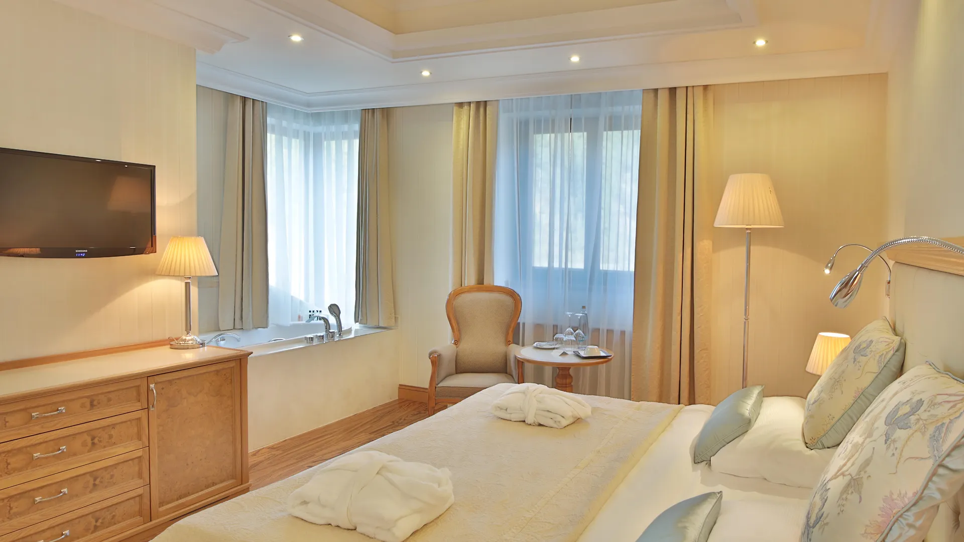 Retro Riverside Wellness Resort Karlovy Vary 5*,
