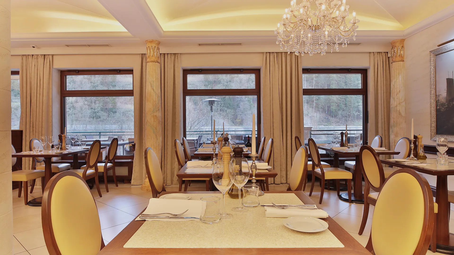 ***** Hotel Retro Riverside Wellness Resort Karlsbad Tsjechië