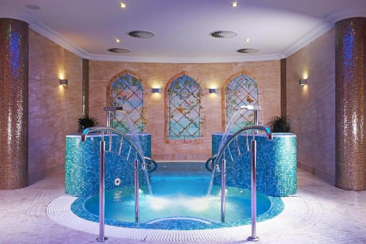 Retro Riverside Wellness Resort Karlsbad