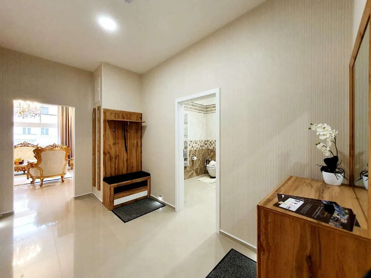 Madonna Apartments Karlsbad 0*,
