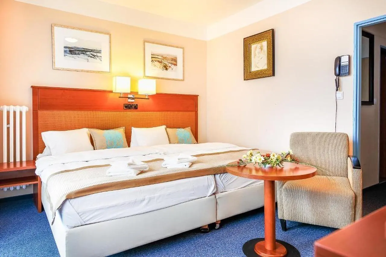 Hotel Marttel Карловы Вары