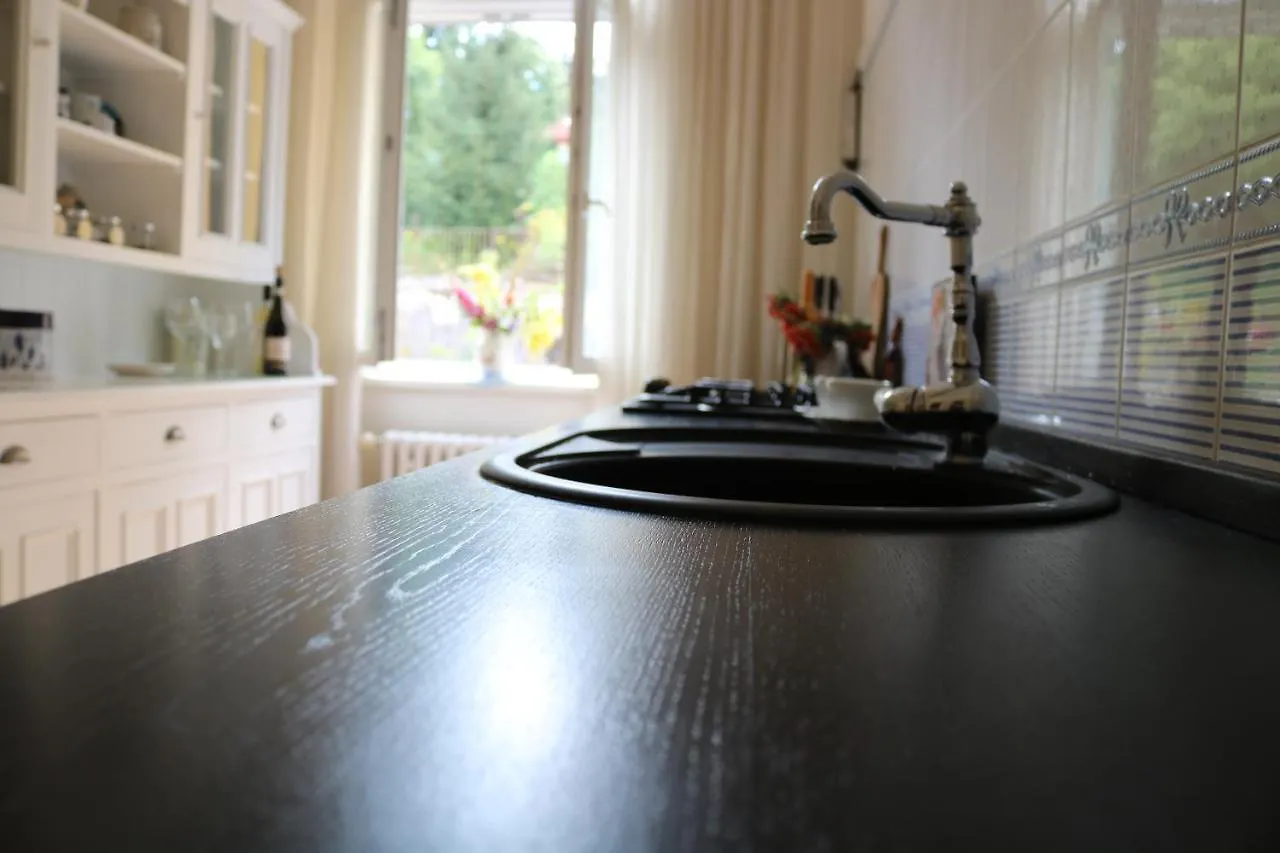 Retro Big Apartment With Two Balconies And Lift Karlsbad 0*,