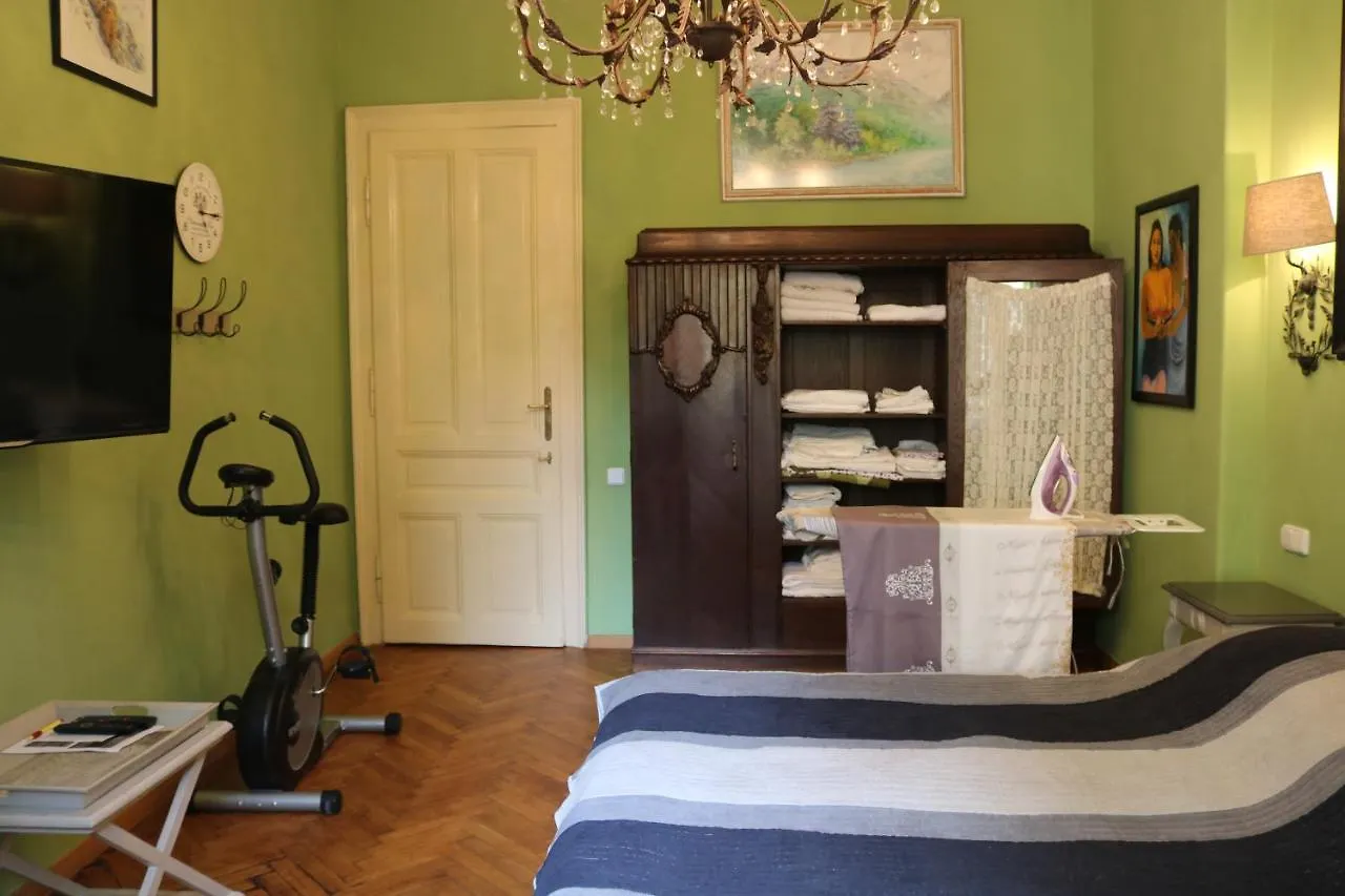 Retro Big Apartment With Two Balconies And Lift Karlsbad