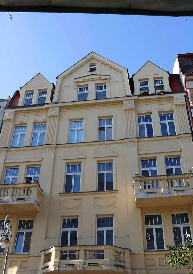 Retro Big Apartment With Two Balconies And Lift Karlsbad