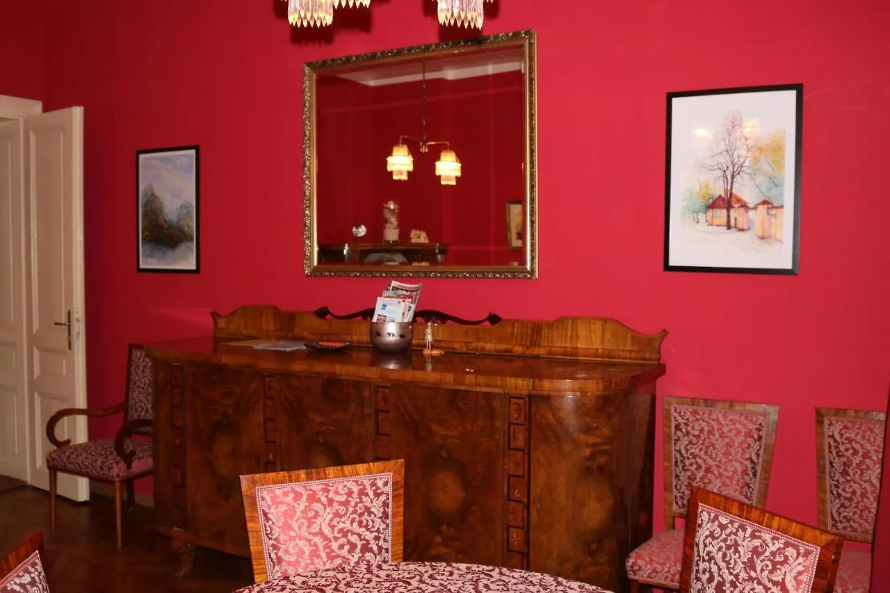 Retro Big Apartment With Two Balconies And Lift Karlsbad