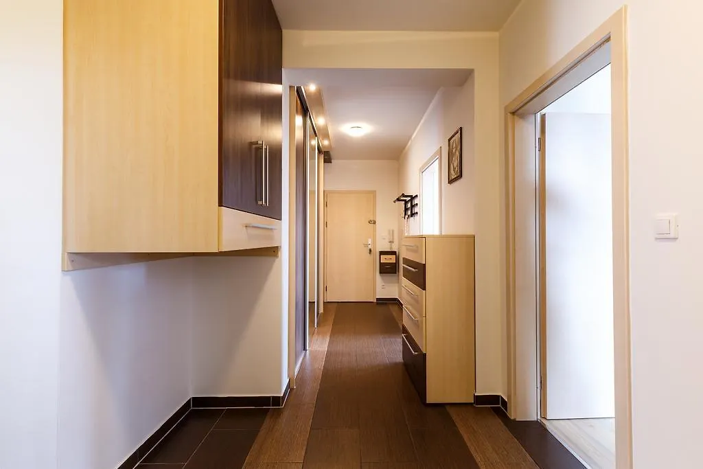 Modern Apartment With 2 Bedrooms Karlsbad 0*,
