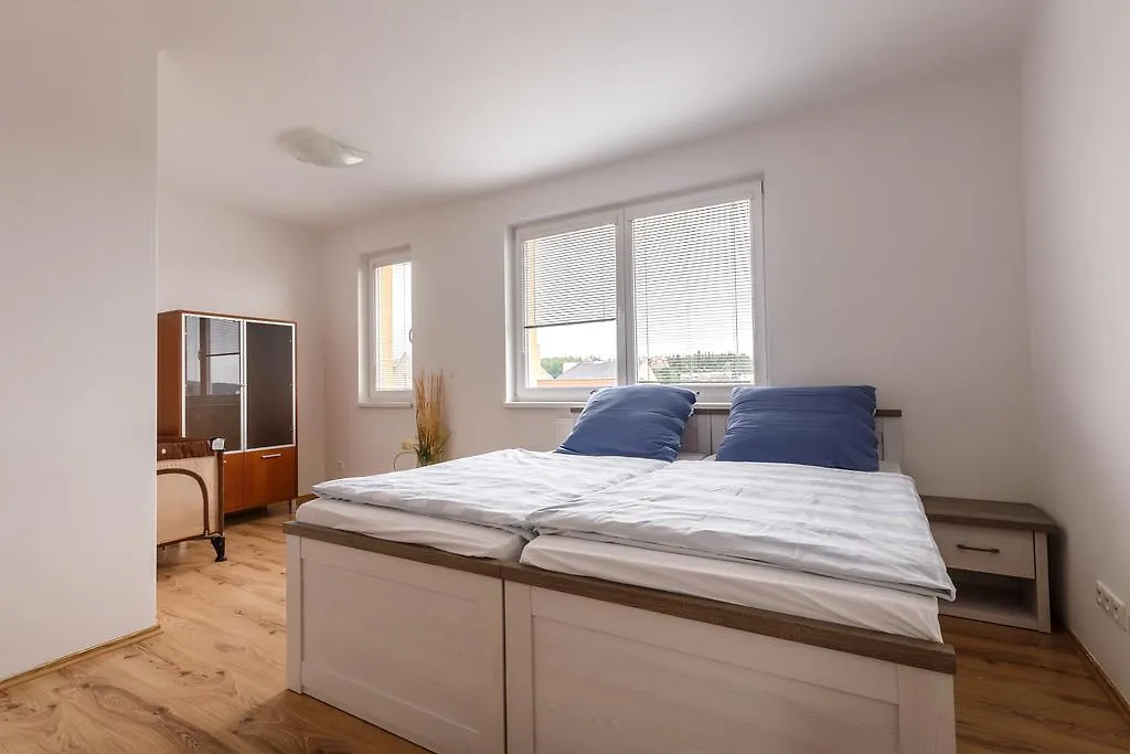 Modern Apartment With 2 Bedrooms Karlsbad 0*,