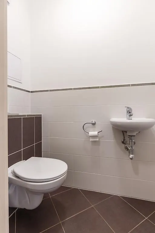 Modern Apartment With 2 Bedrooms Karlsbad 0*,