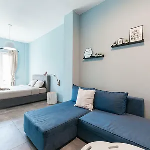 modern-white-tower-apartment.hotels-of-thessaloniki.com/