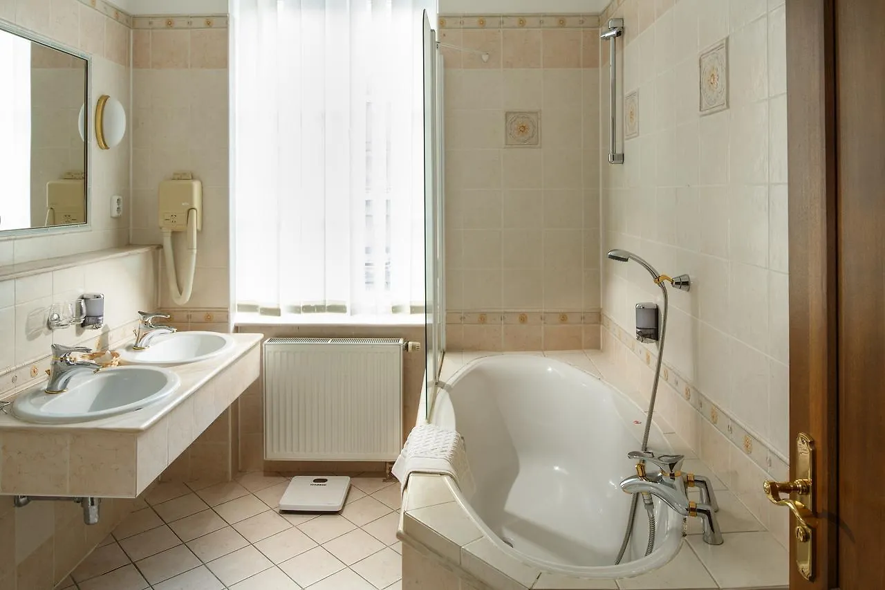 Lazensky Hotel Moskevsky Dvur Karlsbad 4*,