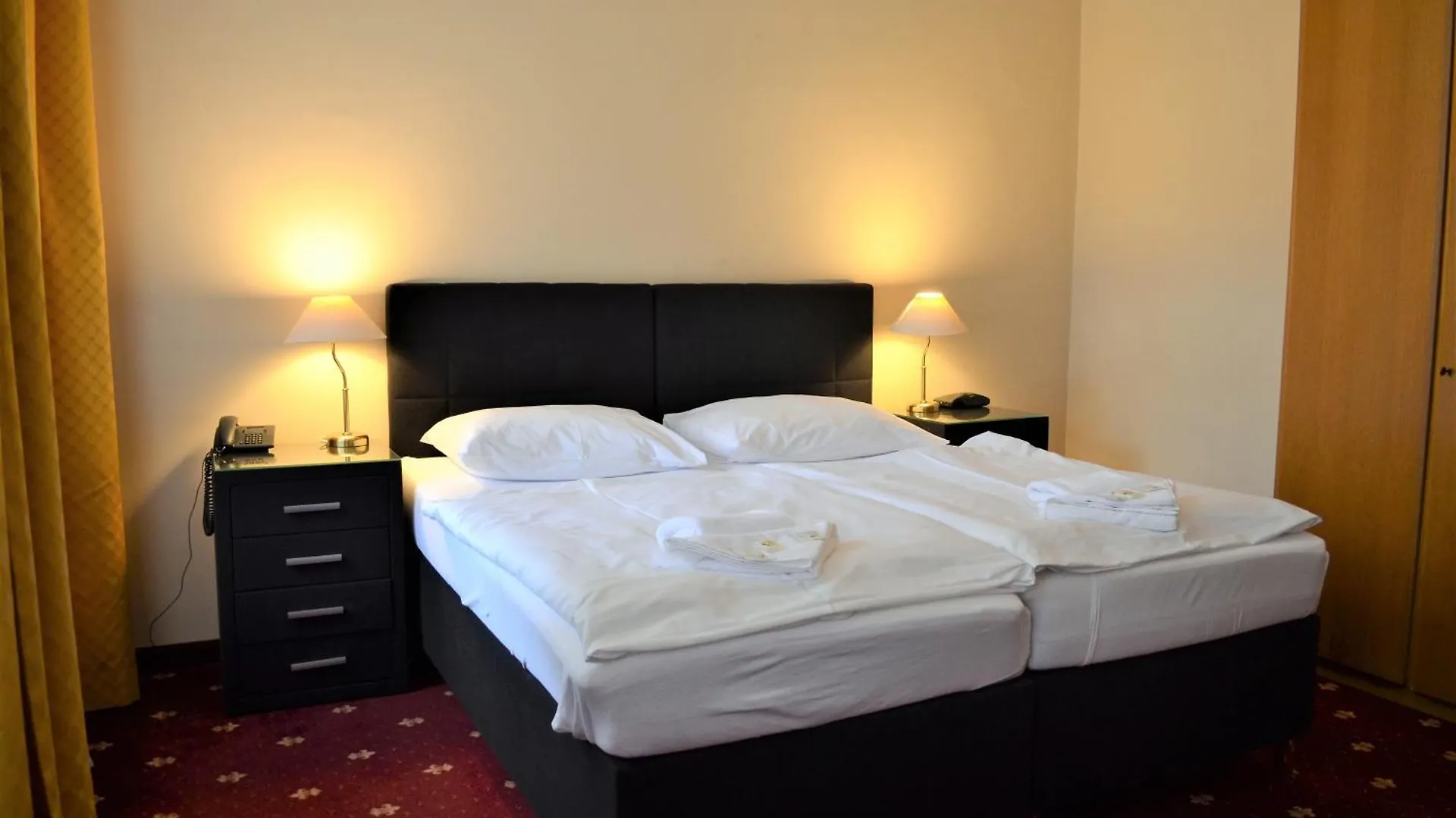 ****  Hotel Palacky Karlovy Vary Csehország