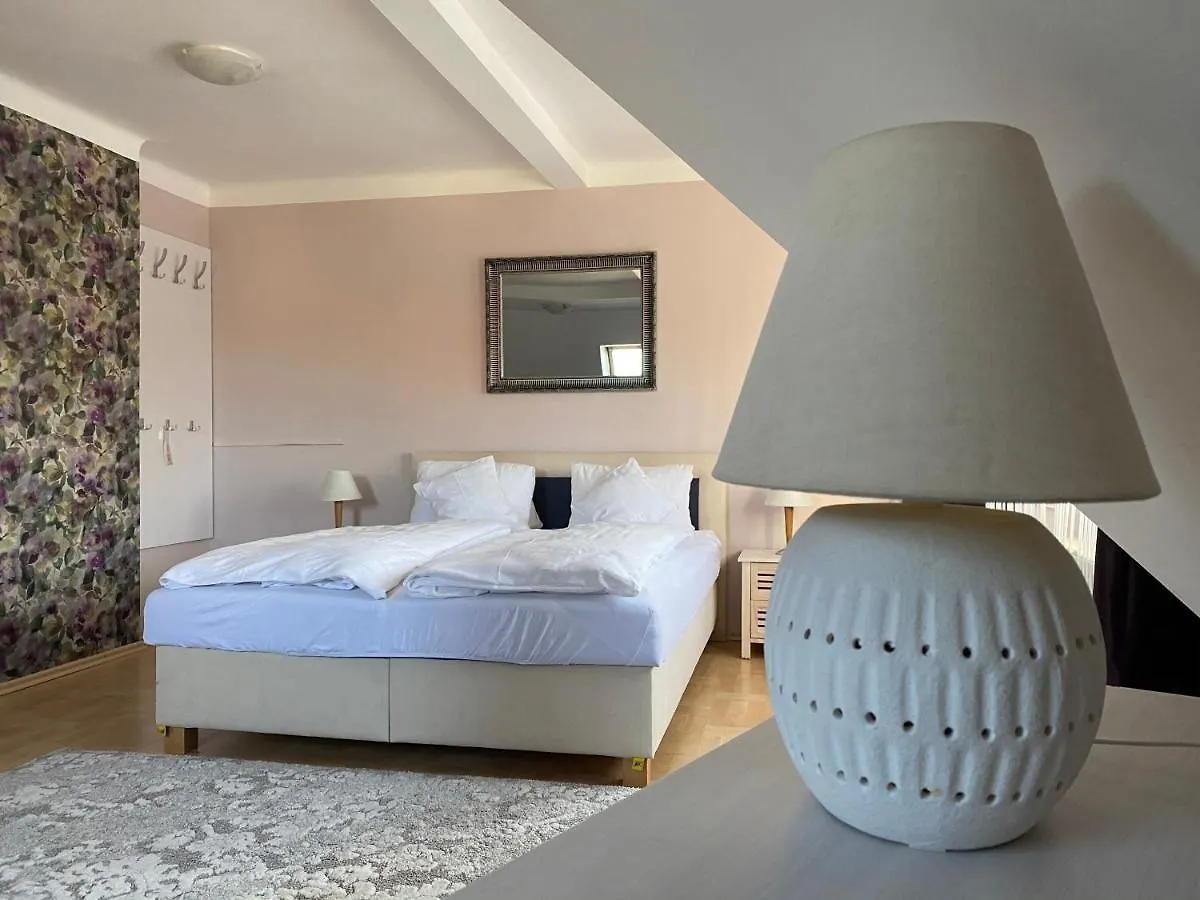 Pension Rainbow*** Karlsbad Gasthof