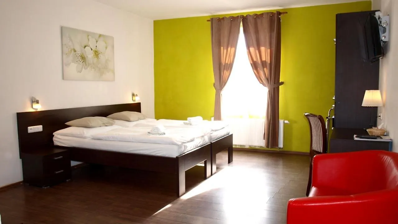 Pension Village Карловы Вары Гостевой дом